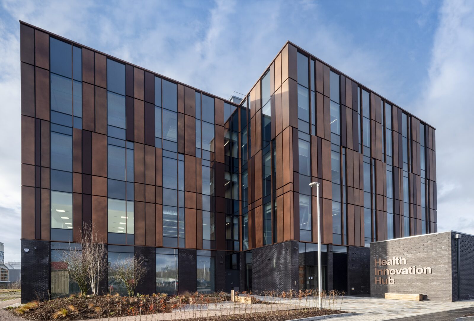 Glasgow Health Innovation - Exterior view of the Health Innovation Hub, a modern multi-storey science facility developed by Kadans Science Partner