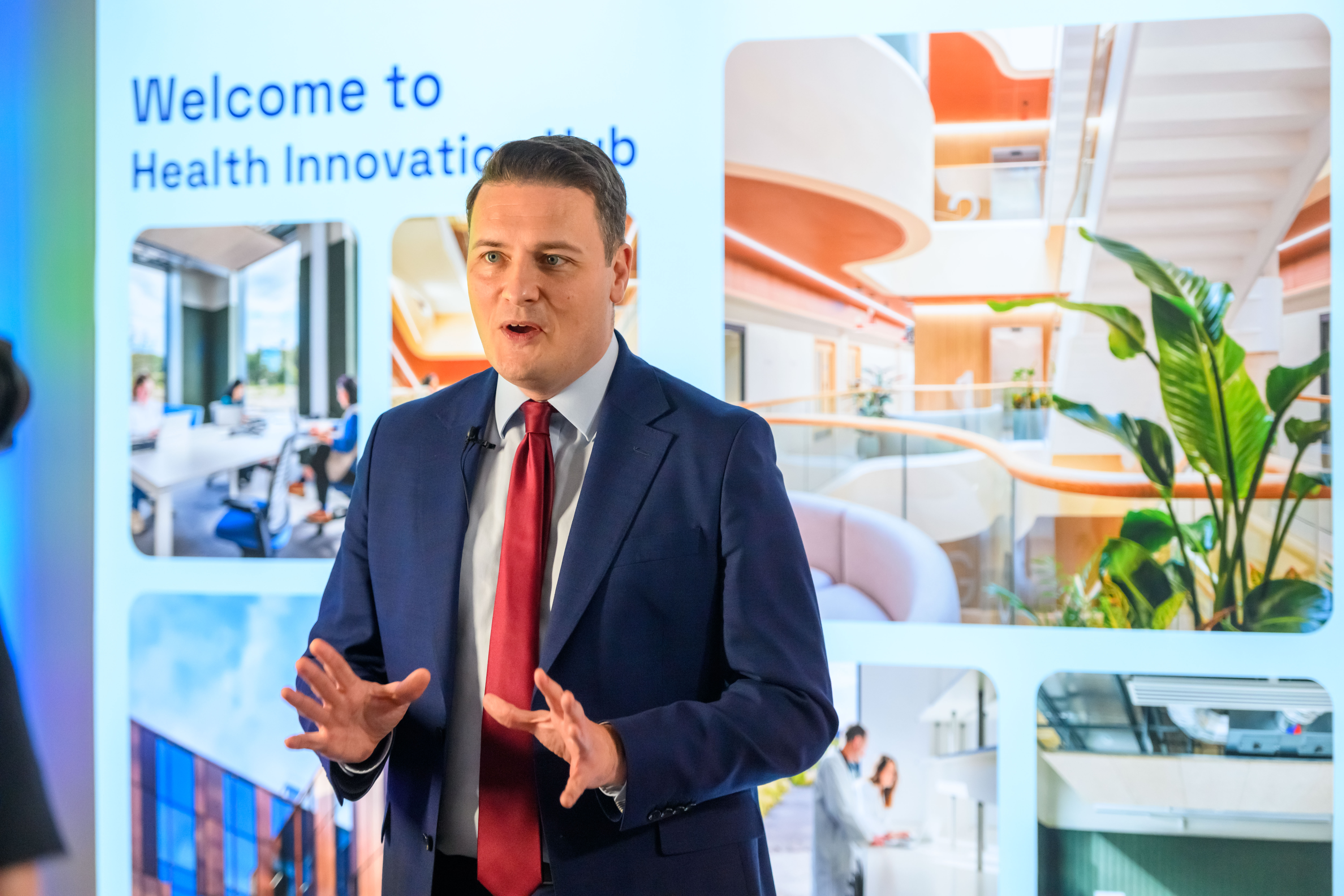 Speaker presenting at the Health Innovation Hub