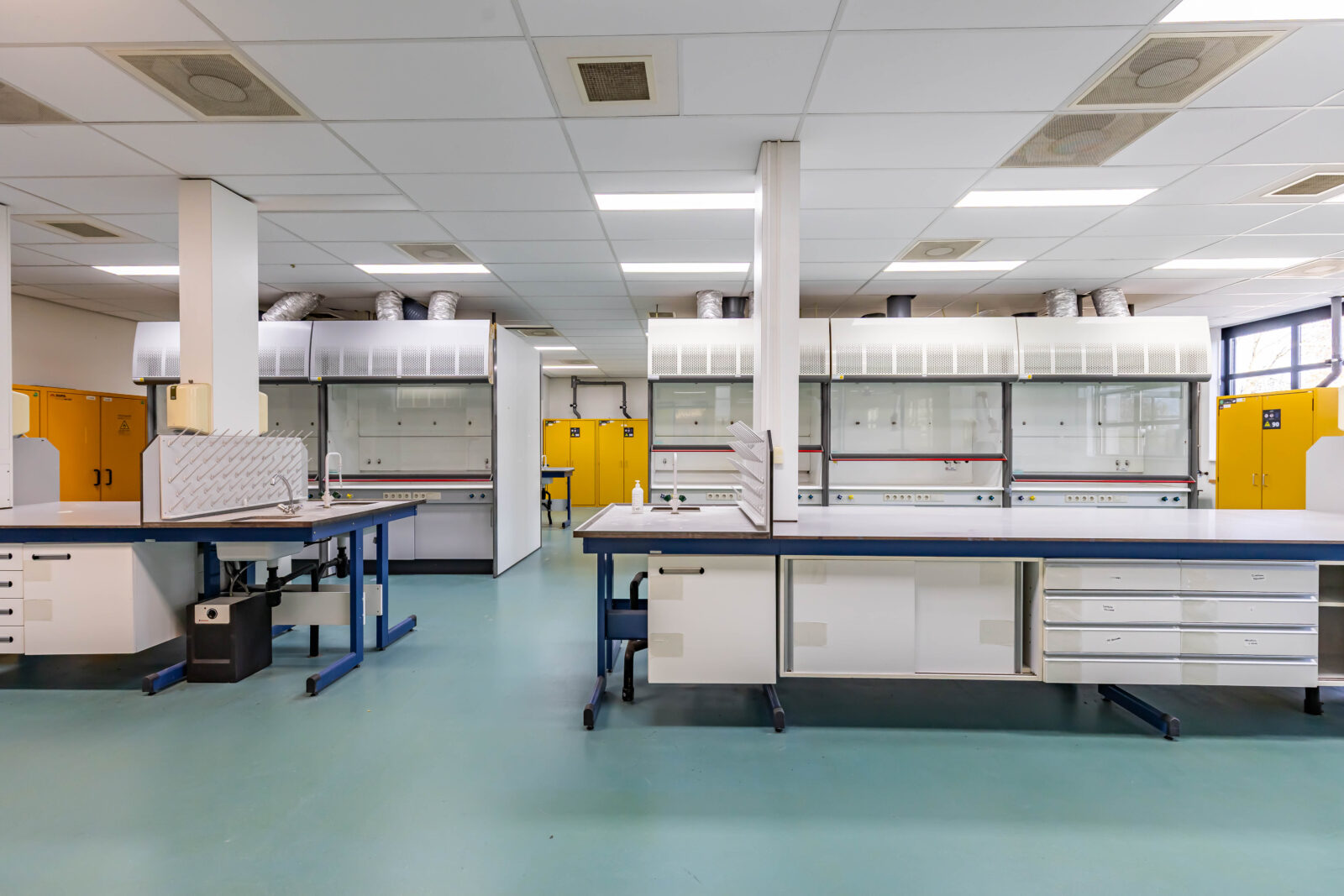 Laboratory with fume hoods and workbenches at Zernike Campus