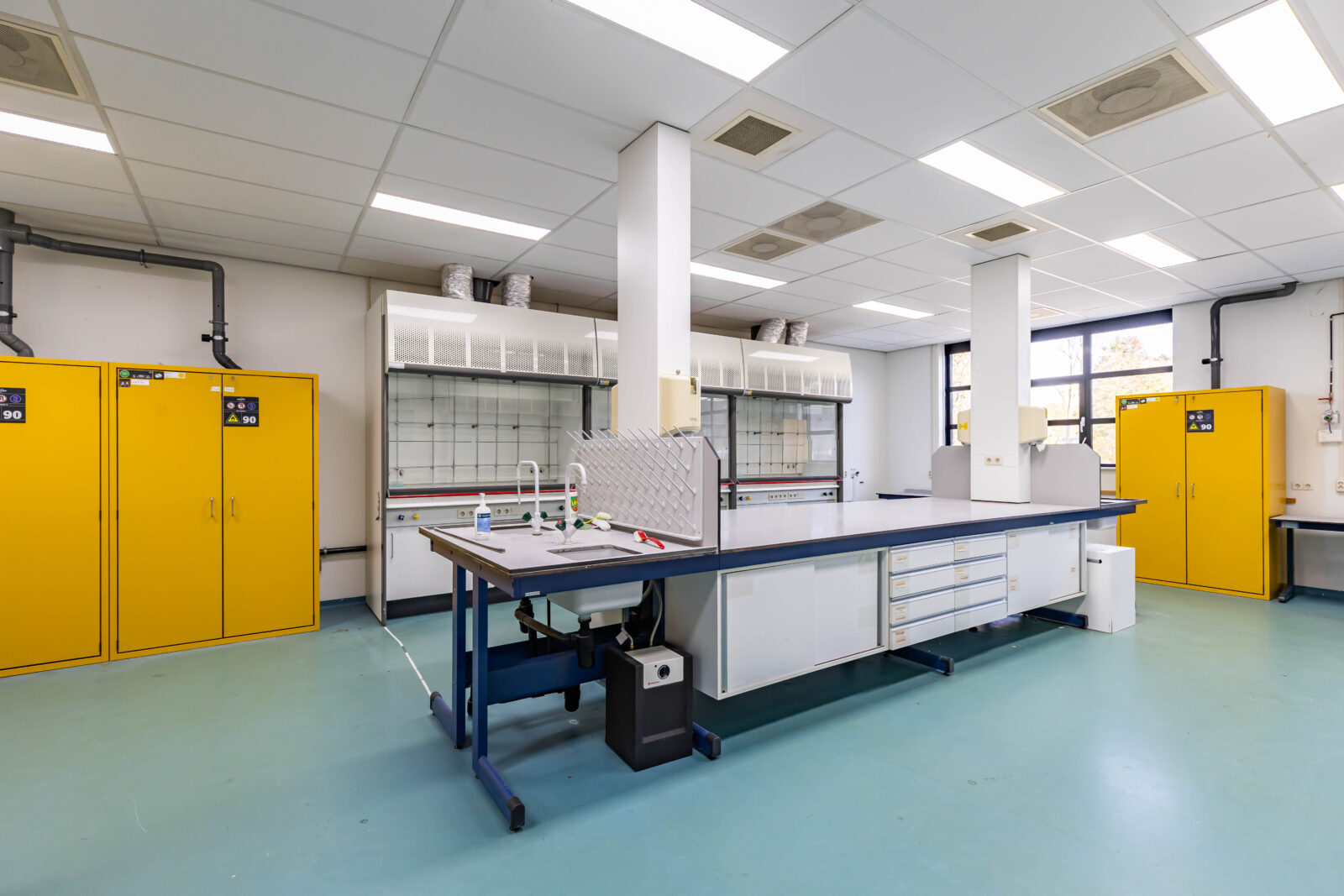 Lab at Zernike Campus with central workbench and surrounding equipment