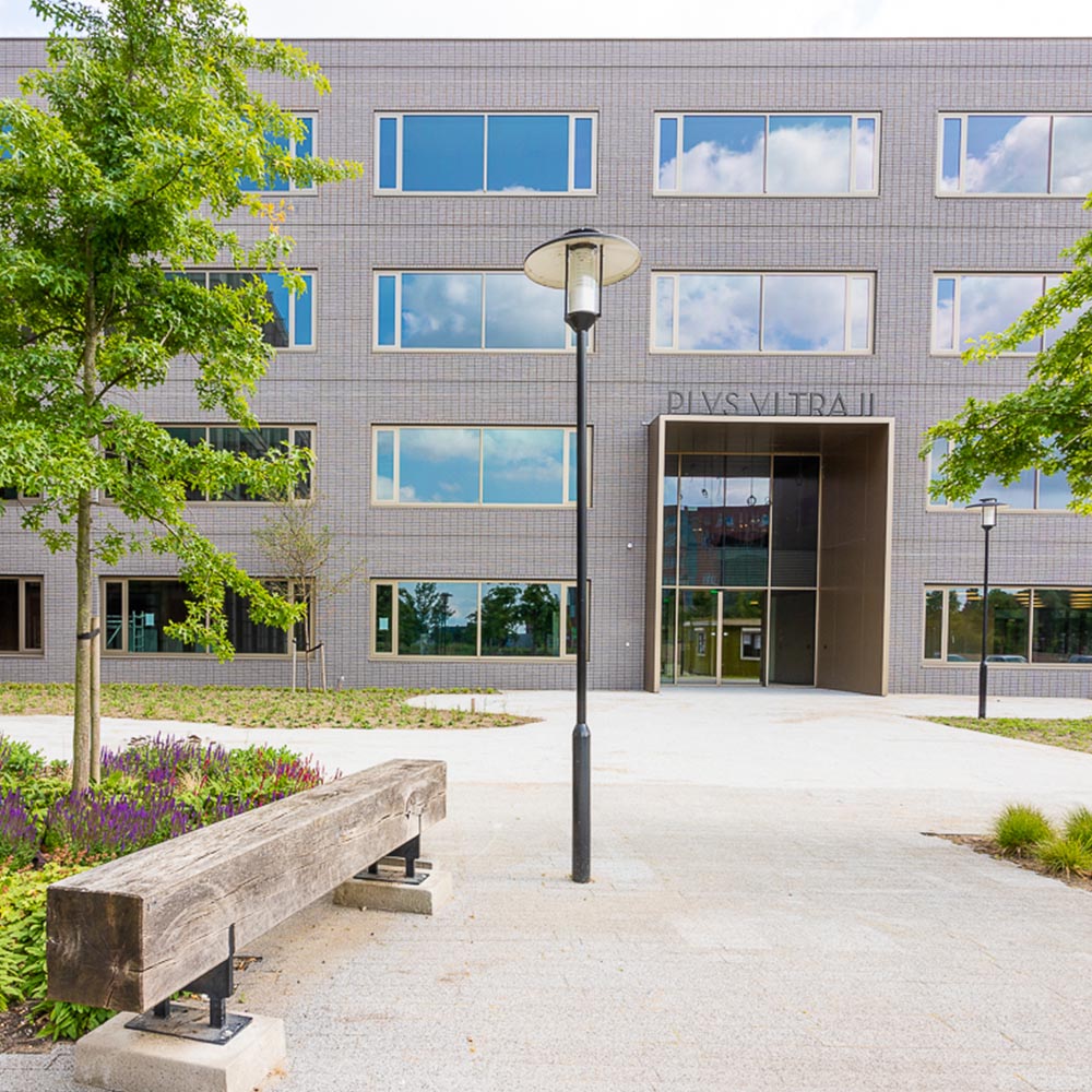 The entrance to Plus Ultra 2 Wageningen with rentable laboratory and office spaces on Wageningen Campus